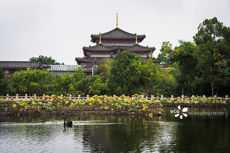 峨眉山大佛禅院庄严肃穆的古建筑图片素材