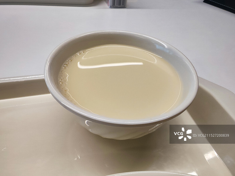 早餐喝的新鲜现磨豆浆图片素材