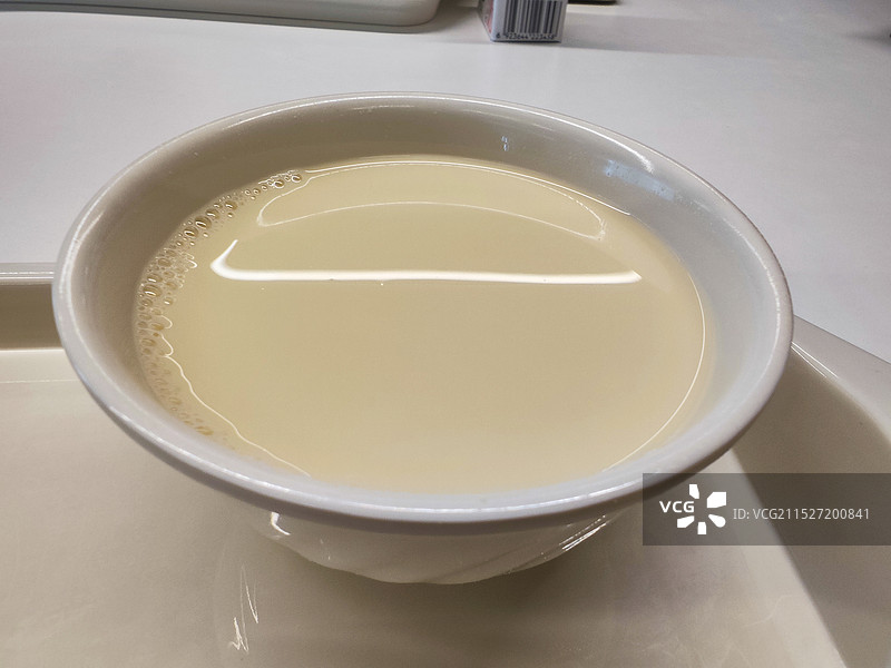 早餐喝的新鲜现磨豆浆图片素材