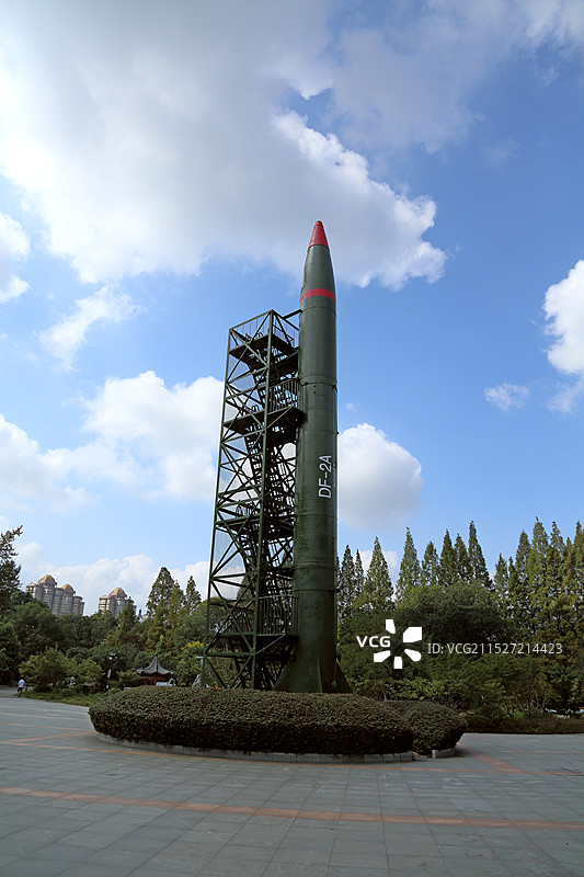 南京国防园内的展览东风导弹图片素材