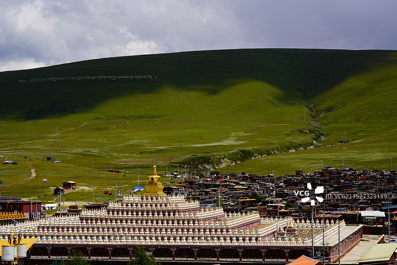 四川甘孜州亚青寺图片素材