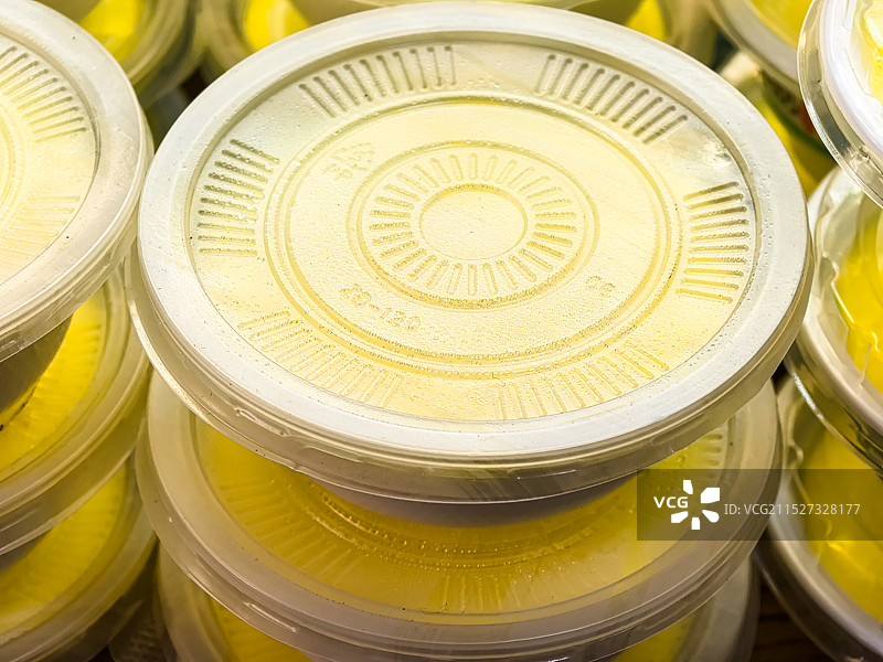 小摊待售的青海老酸奶图片素材