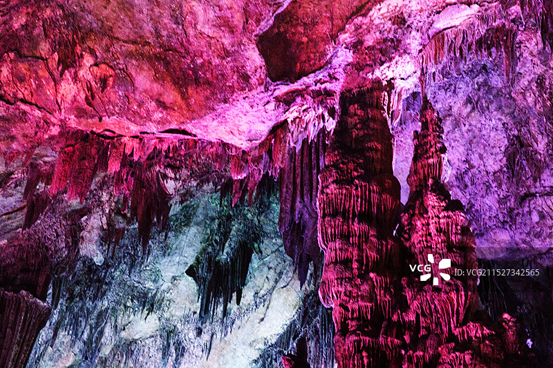 瑶琳仙境位于浙江省杭州市桐庐县,主要景观:狮象迎宾,银河飞瀑,玉柱擎天.三十三重天等.图片素材