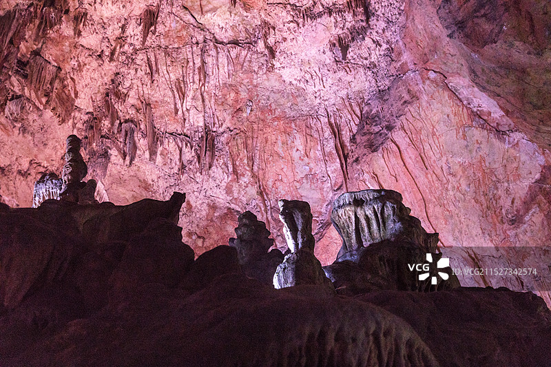 瑶琳仙境位于浙江省杭州市桐庐县,主要景观:狮象迎宾,银河飞瀑,玉柱擎天.三十三重天等.图片素材