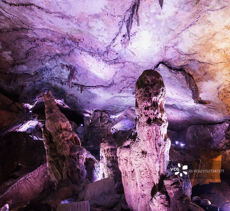 瑶琳仙境位于浙江省杭州市桐庐县,主要景观:狮象迎宾,银河飞瀑,玉柱擎天.三十三重天等.图片素材