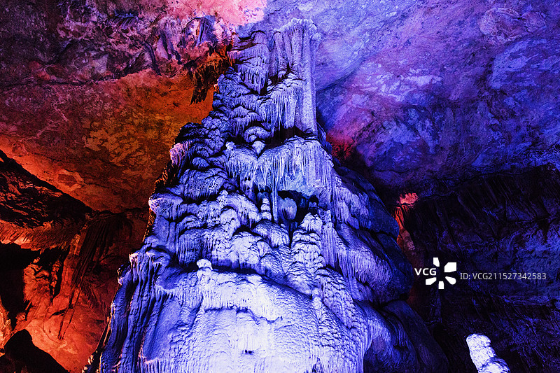 瑶琳仙境位于浙江省杭州市桐庐县,主要景观:狮象迎宾,银河飞瀑,玉柱擎天.三十三重天等.图片素材