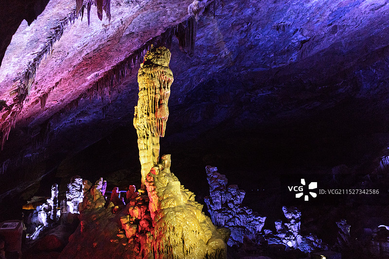 瑶琳仙境位于浙江省杭州市桐庐县,主要景观:狮象迎宾,银河飞瀑,玉柱擎天.三十三重天等.图片素材