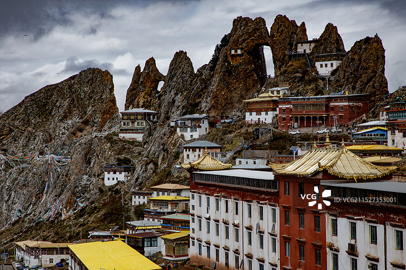 西藏德格县孜珠山风光图片素材