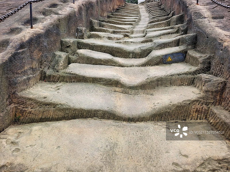 四川威远古佛顶历史的道路图片素材