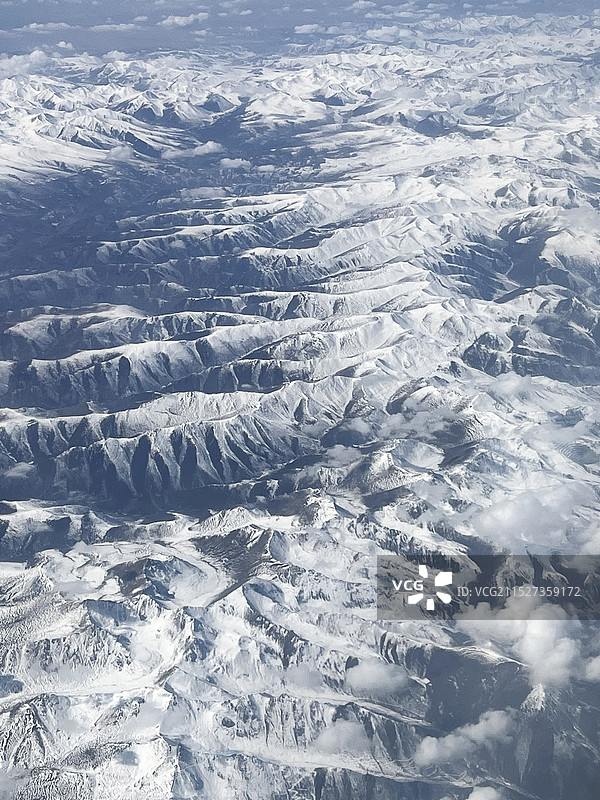 新疆乌鲁木齐附近的天山山脉和山峰图片素材