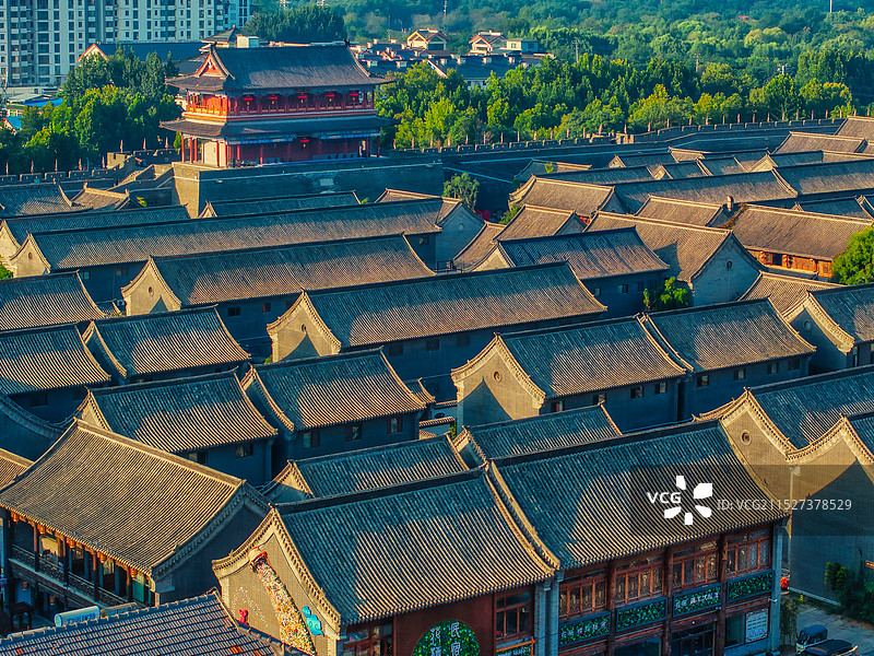 清晨航拍山东青州古城阜财门风景图片素材