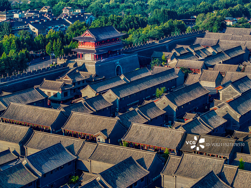 清晨航拍山东青州古城阜财门风景图片素材