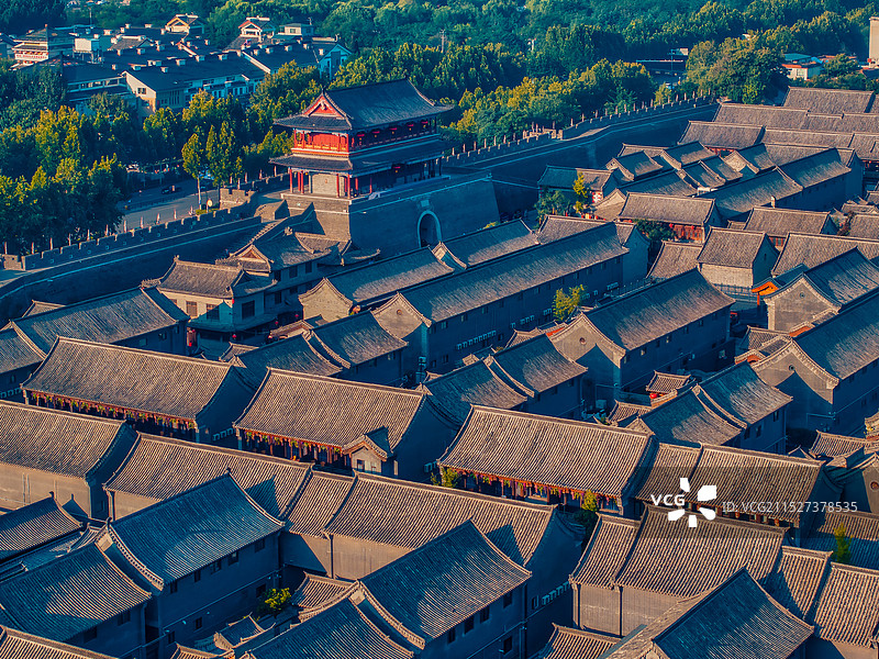 清晨航拍山东青州古城阜财门风景图片素材