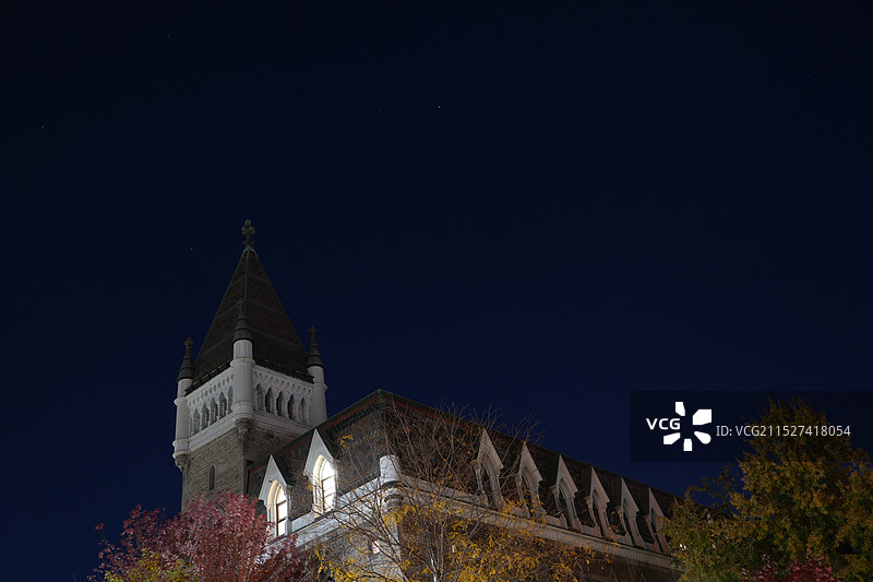 夜空下的加拿大麦吉尔大学校园一角图片素材