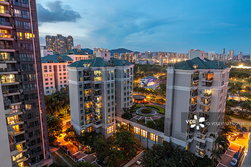深圳福田住宅小区夜景图片素材