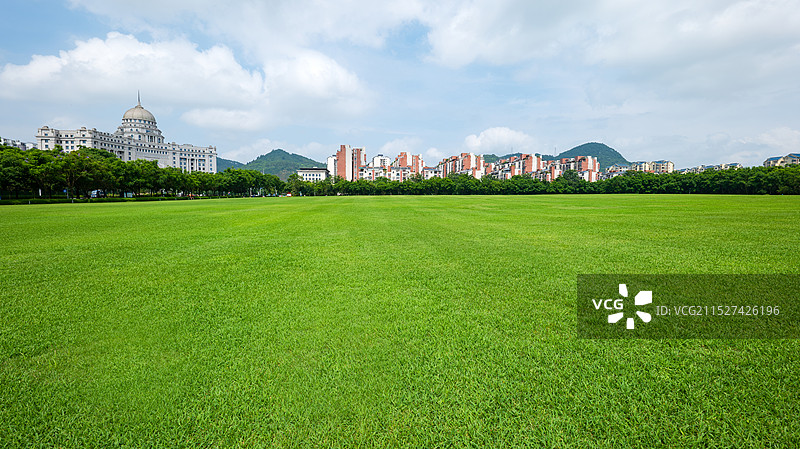 广西柳州马鹿山公园绿色大草坪图片素材