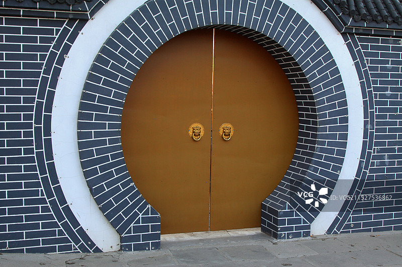 中国传统风格的建筑月亮门图片素材