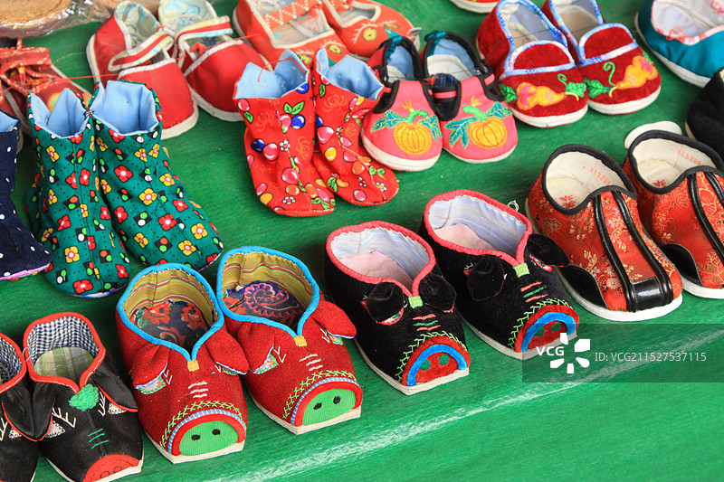中国传统手工童鞋图片素材