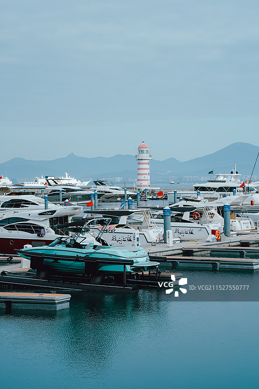 停泊在港口的船只图片素材