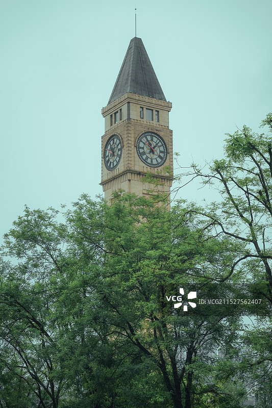 重庆千佛寺与来福士同框图片素材