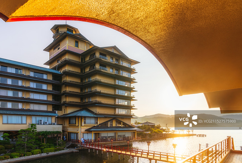 霓虹国，日本本州，中国地区，汤梨滨町，东乡湖，東鄉池，望湖楼，山阴八景，日本唯一的湖上温泉，日出图片素材