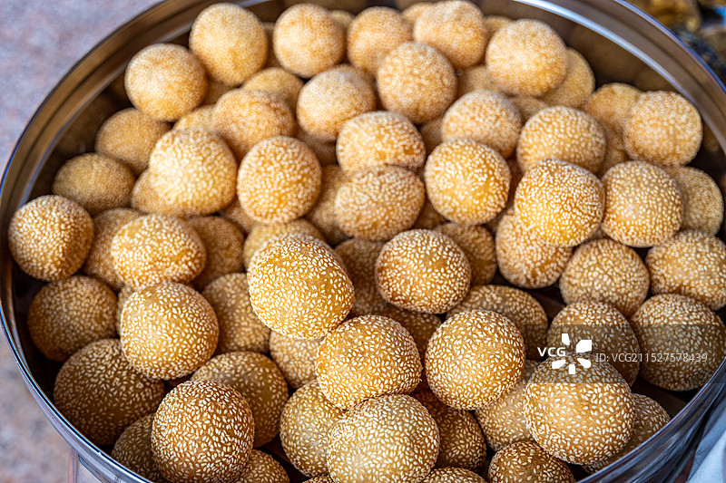 广东特色美食油炸煎堆图片素材