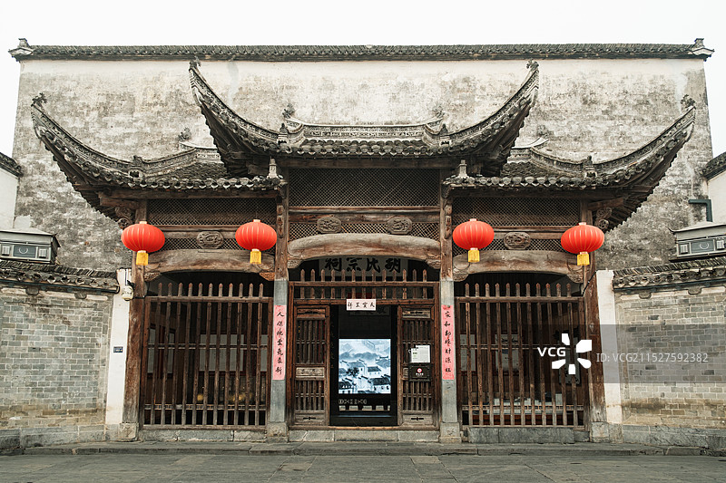 徽派古民居建筑艺术宝库——西递古村胡氏宗祠入口图片素材