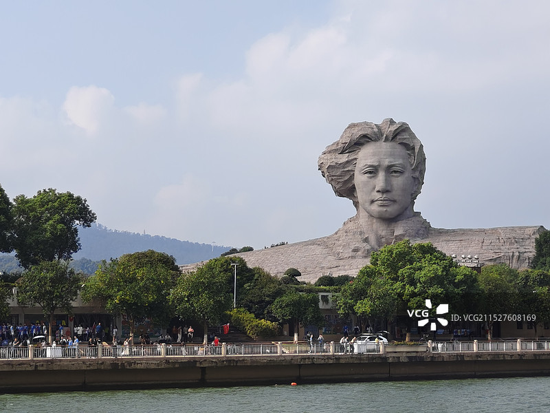 湖南长沙橘子洲头青年毛泽东雕塑图片素材