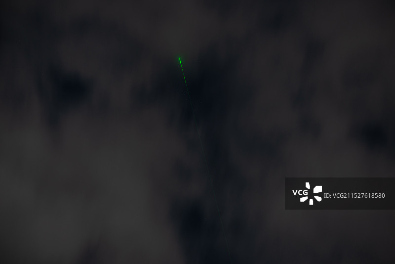 2024-10-23今晚天空异象-神秘绿光图片素材