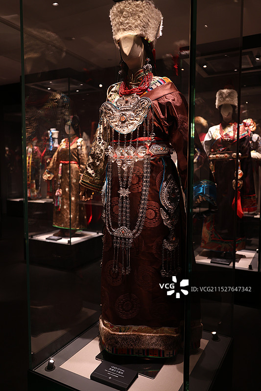 青海藏文化博物馆-民族服饰及装饰图片素材