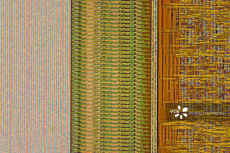 芯片表面复杂的线路图片素材