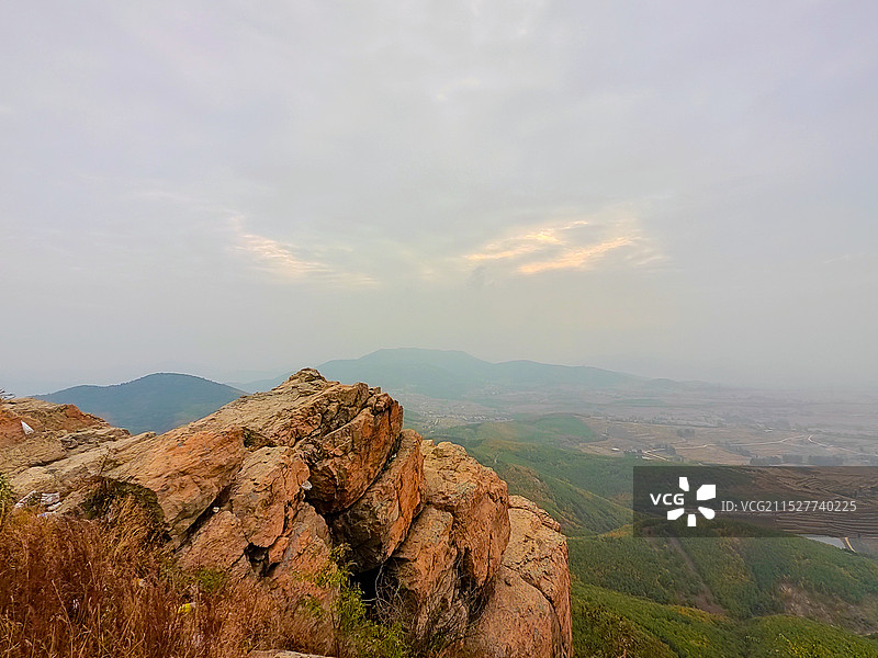 秋天霜降时节，莒县屋楼崮山顶的秋色图片素材