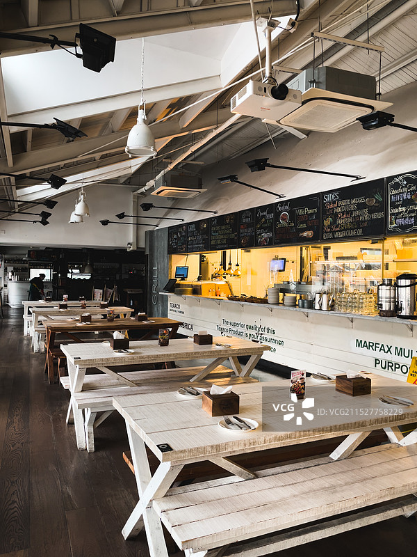 现代西式餐厅建筑内部设计图片素材