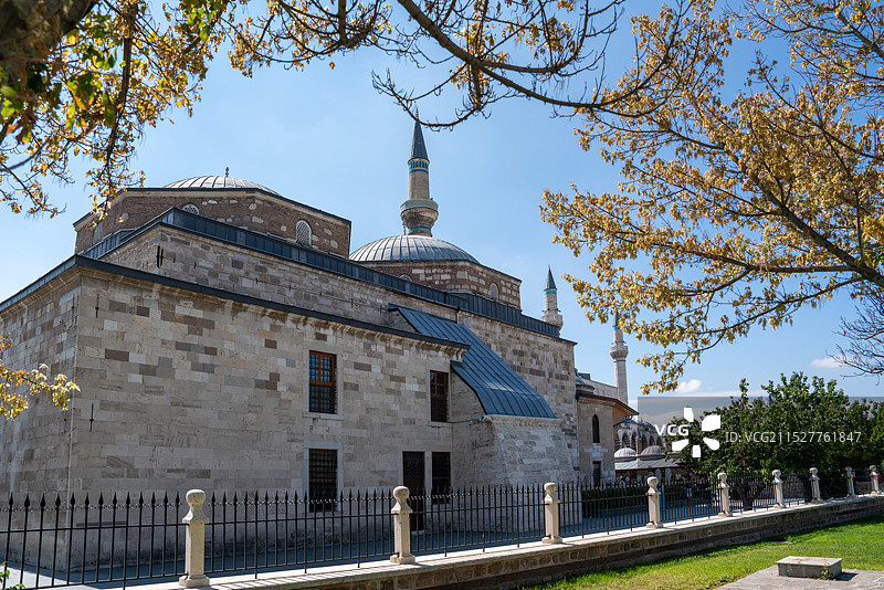 土耳其科尼亚市中心阿拉丁清真寺与博物馆、街景图片素材