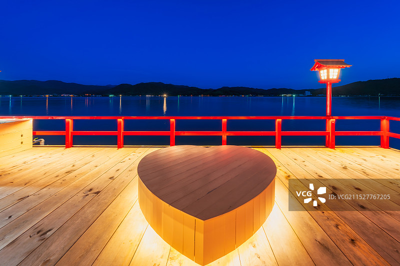 霓虹国，日本本州，中国地区，汤梨滨町，东乡湖，東鄉池，东乡温泉，望湖楼，山阴八景，日本唯一的湖上温泉图片素材