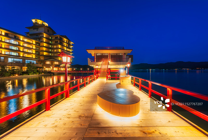 霓虹国，日本本州，中国地区，汤梨滨町，东乡湖，東鄉池，东乡温泉，望湖楼，山阴八景，日本唯一的湖上温泉图片素材