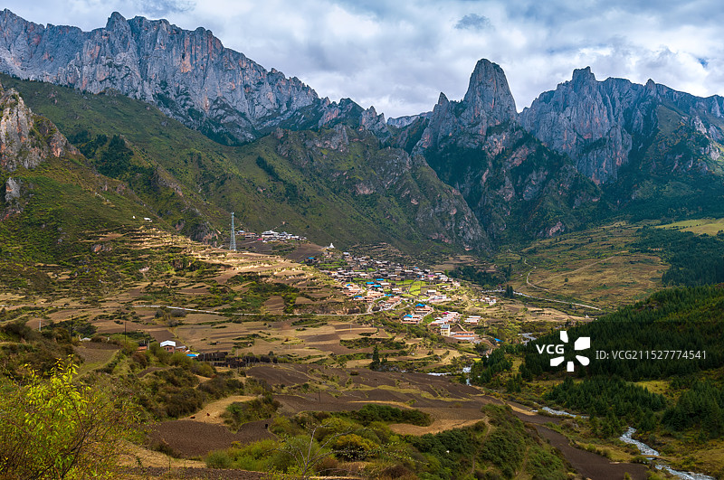 扎尕那的自然风光图片素材