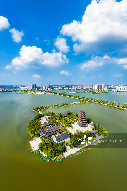 河南，商丘市，睢县中原水城国家湿地公园，凤城湖，凤鸣桥，凤鸣岛，凤凰楼，锦襄书院，龙翔桥，夏季，航拍图片素材