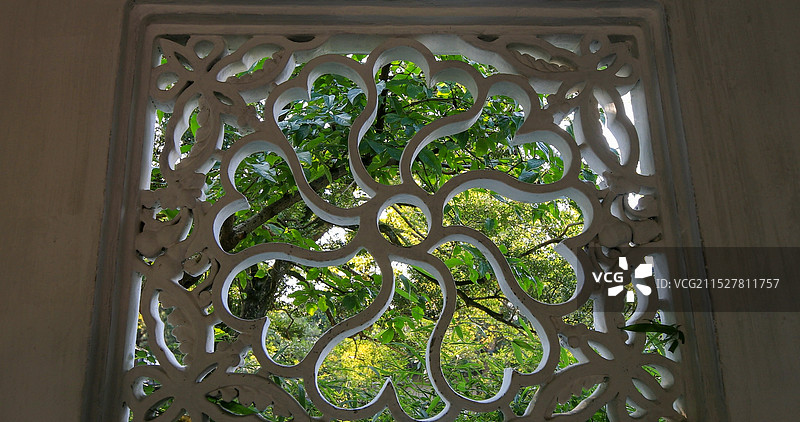 窗格里的自然之美图片素材