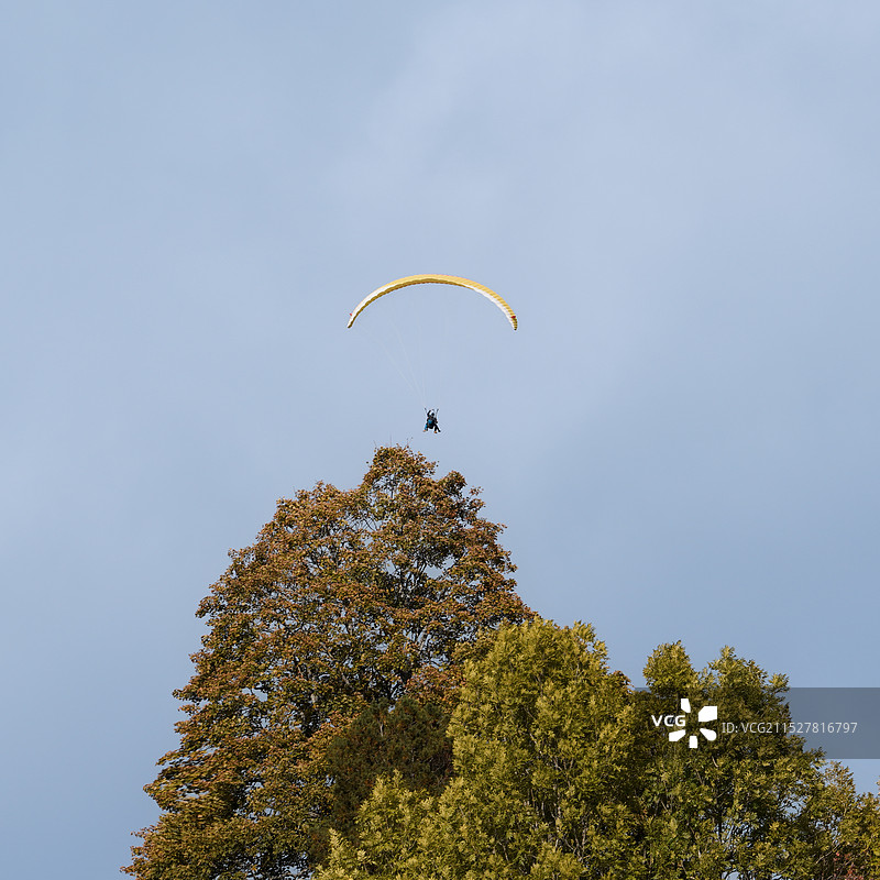 滑翔伞,摄于瑞士格林德瓦图片素材