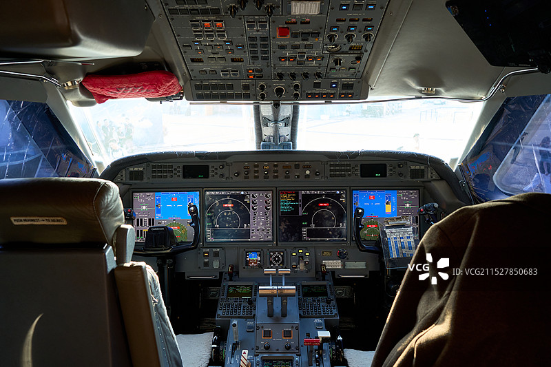飞机舱驾驶室仪表盘图片素材