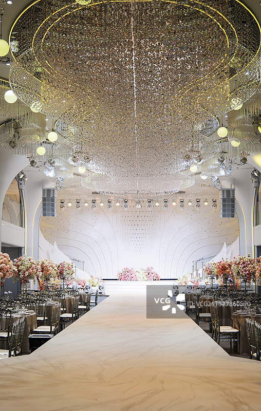 星级酒店婚礼宴会厅灯光秀图片素材