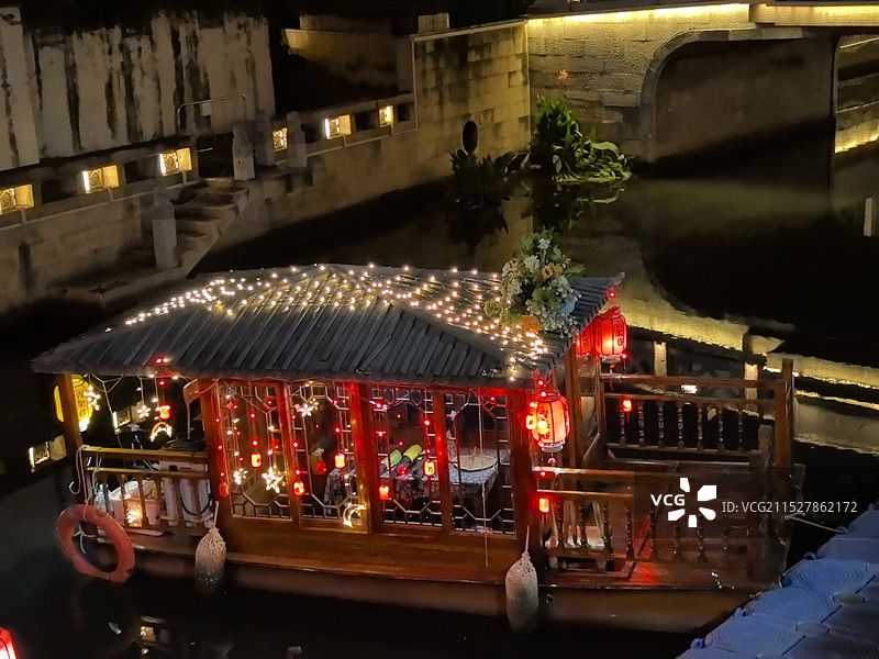 乘船夜游青果巷图片素材