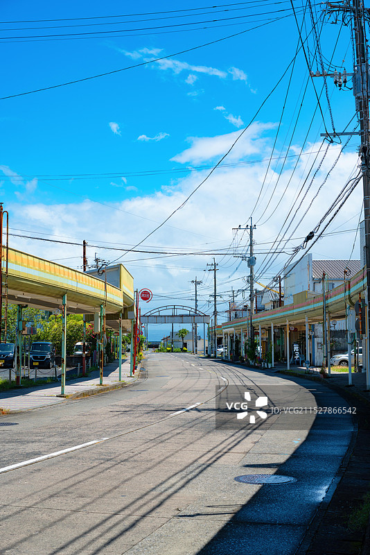 日本九州鹿儿岛县指宿市站前商店街空无一人的街景图片素材