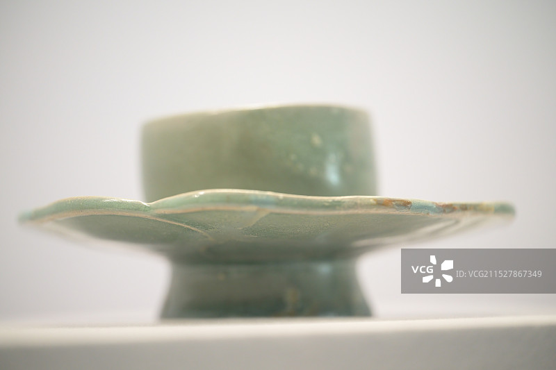汝窑天青釉葵花形茶盏托_北宋_河南省文物考古研究院_宝丰清凉寺汝窑_单色釉_瓷_浙江省博物馆_妍色展图片素材
