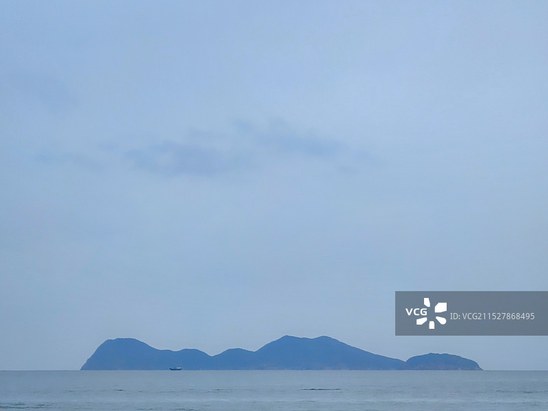 惠州双月湾拍摄的宁静的小岛图片素材