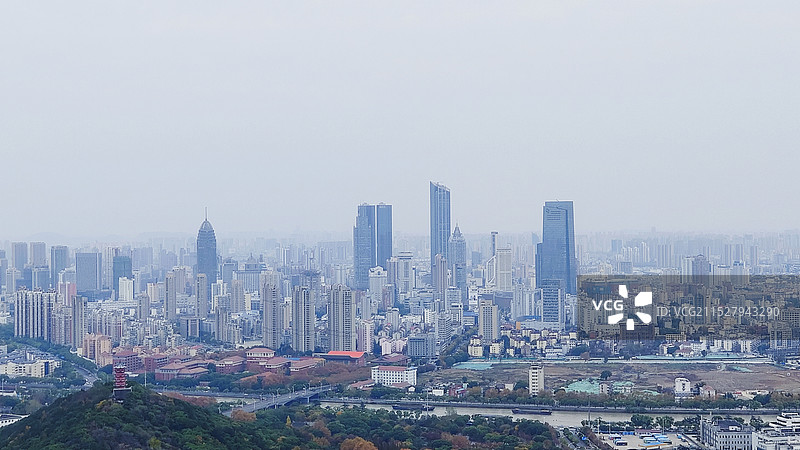 薄雾中的无锡城景图片素材