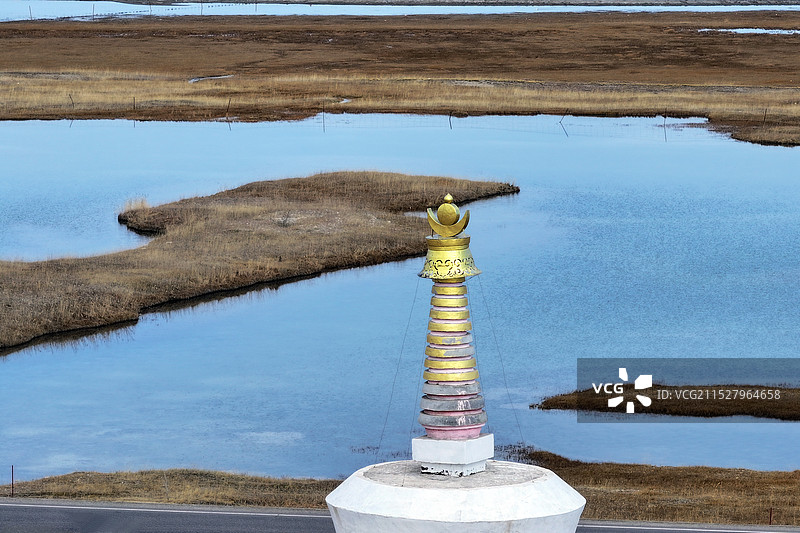 白塔与海图片素材