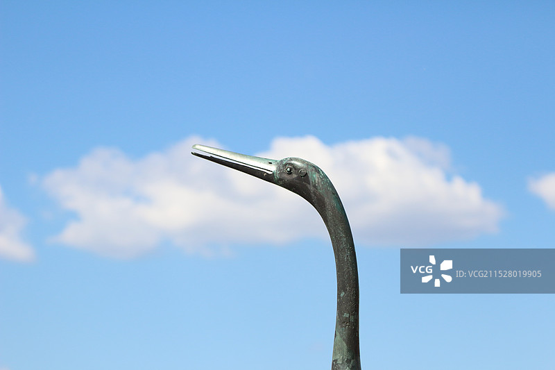 蓝天下故宫青铜鹤特写图片素材