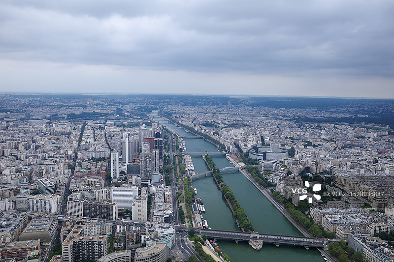 从埃菲尔铁塔俯瞰巴黎城市全景图片素材